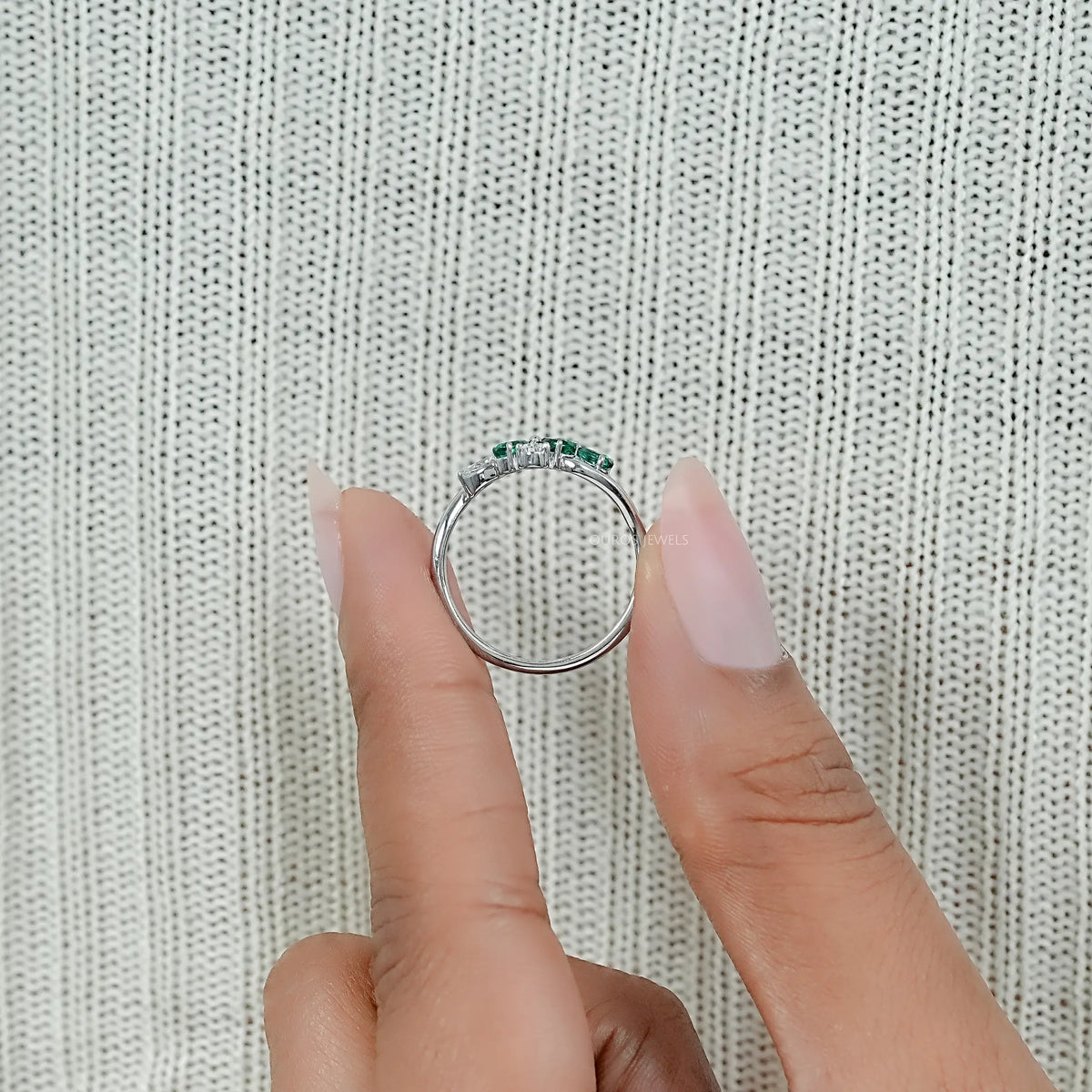 Bague avec pierre précieuse ronde rose et ruban de sensibilisation au cancer