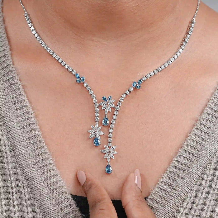 Collier avec diamants de laboratoire et diamants en forme de poire bleue