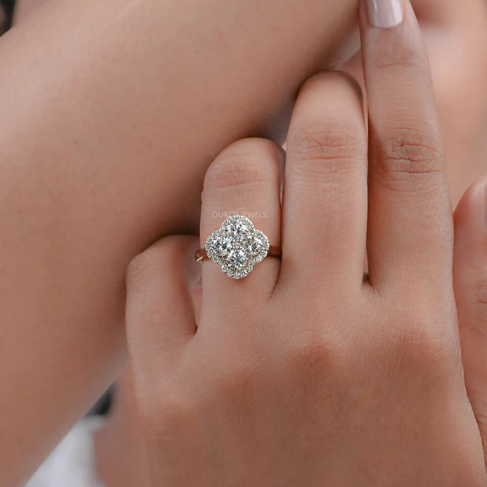 Bague anniversaire en forme de fleur halo avec diamant rond de laboratoire