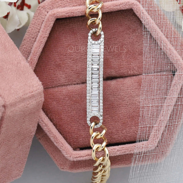 Bracelet à maillons gourmette avec diamants taille baguette