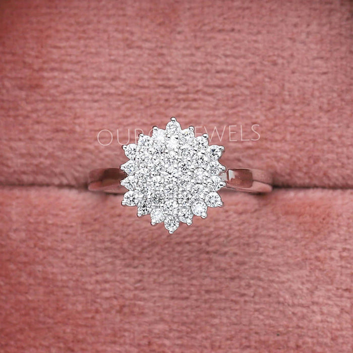 Bague avec diamants taillés en grappe