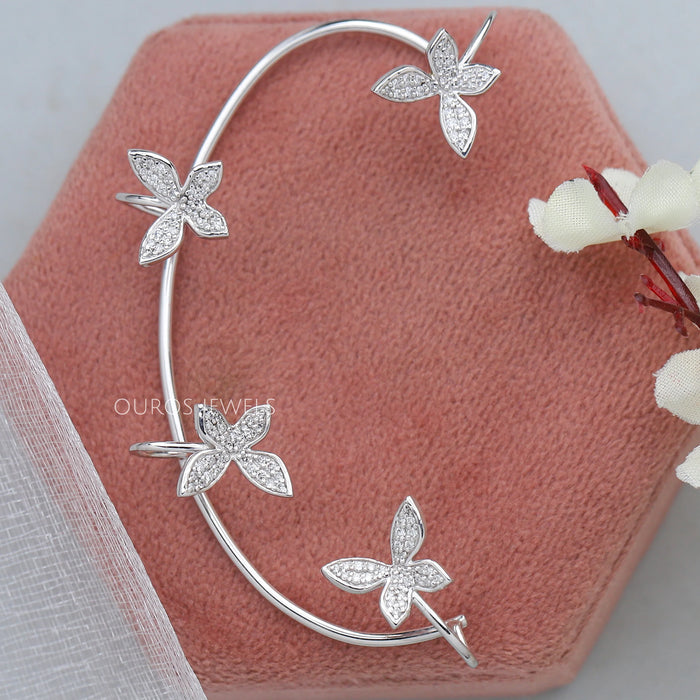 Boucles d'oreilles à manchette d'oreille en forme de papillon avec diamants taille ronde