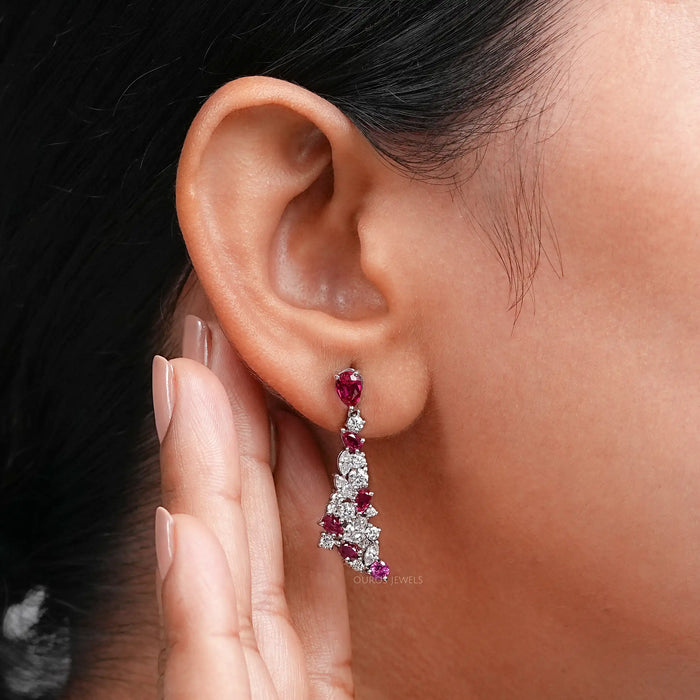 Boucles d'oreilles pendantes en grappe de pierres précieuses taille poire en rubis rouge