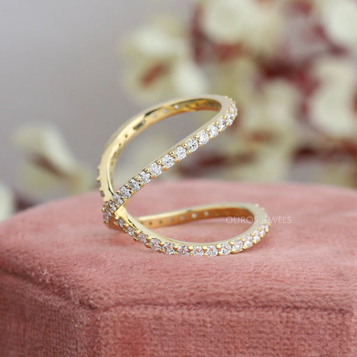 Bague en diamant taille ronde de style croisé