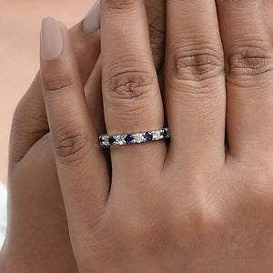 Alliance en saphir bleu et diamant