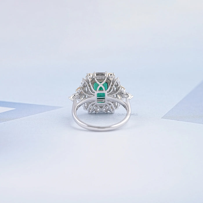 Bague de fiançailles avec diamant émeraude vert à double halo