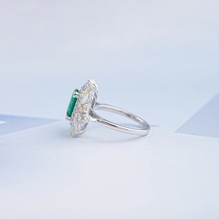 Bague de fiançailles avec diamant émeraude vert à double halo