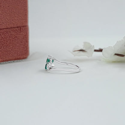 Bague avec pierre précieuse ronde rose et ruban de sensibilisation au cancer
