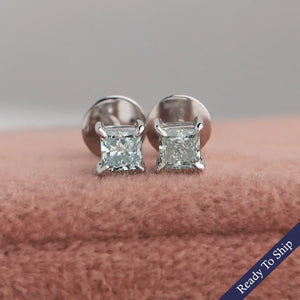 Boucles d'oreilles à tige en diamants de laboratoire taille princesse verts