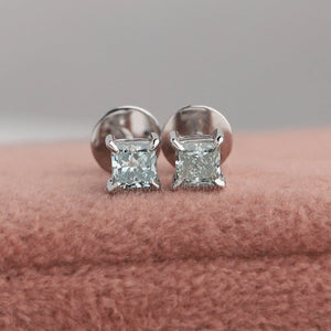 Boucles d'oreilles à tige en diamants de laboratoire taille princesse verts