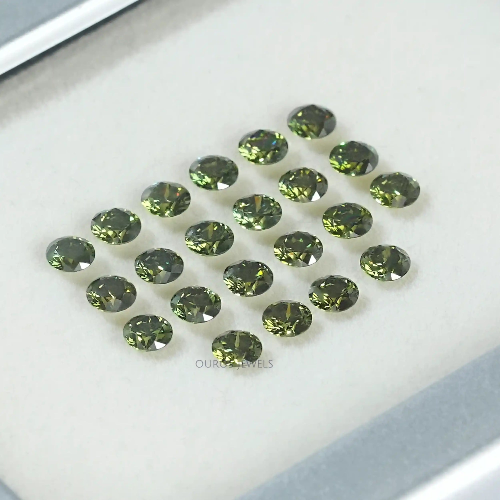 Green Round Cut Lab Grown Diamond Loose