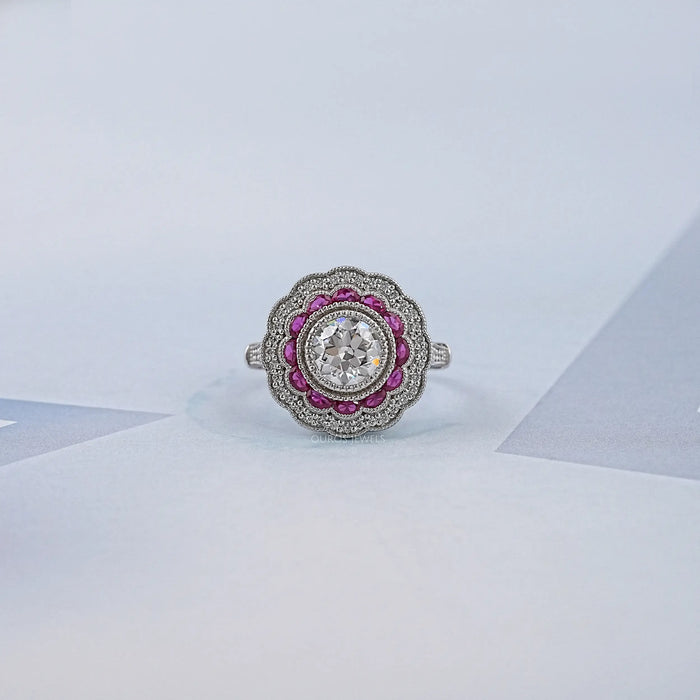 Bague en pierre précieuse en demi-lune à coupe ronde et halo rose de style européen ancien