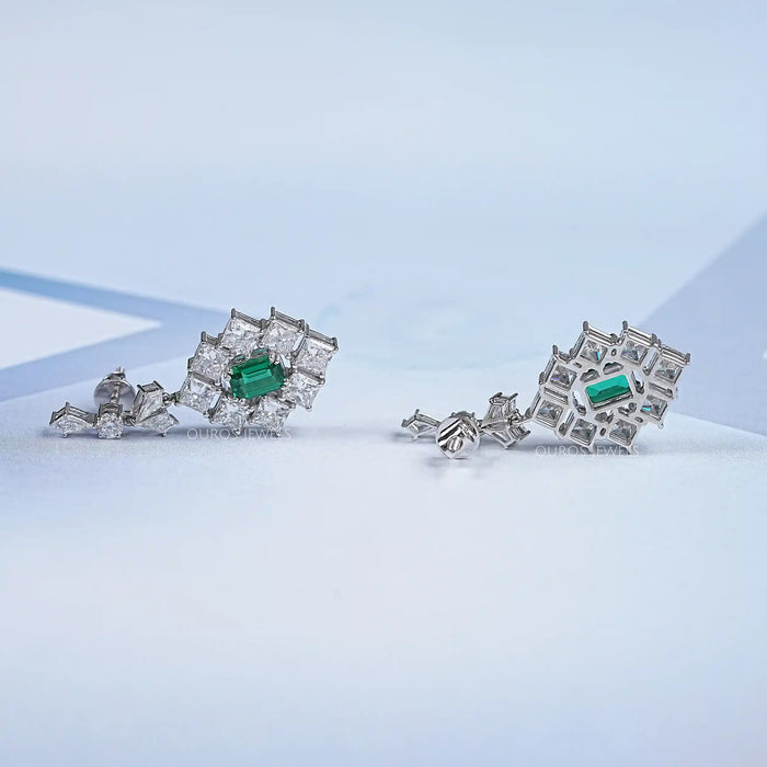 Boucles d'oreilles à pierres précieuses vertes et halo de princesse