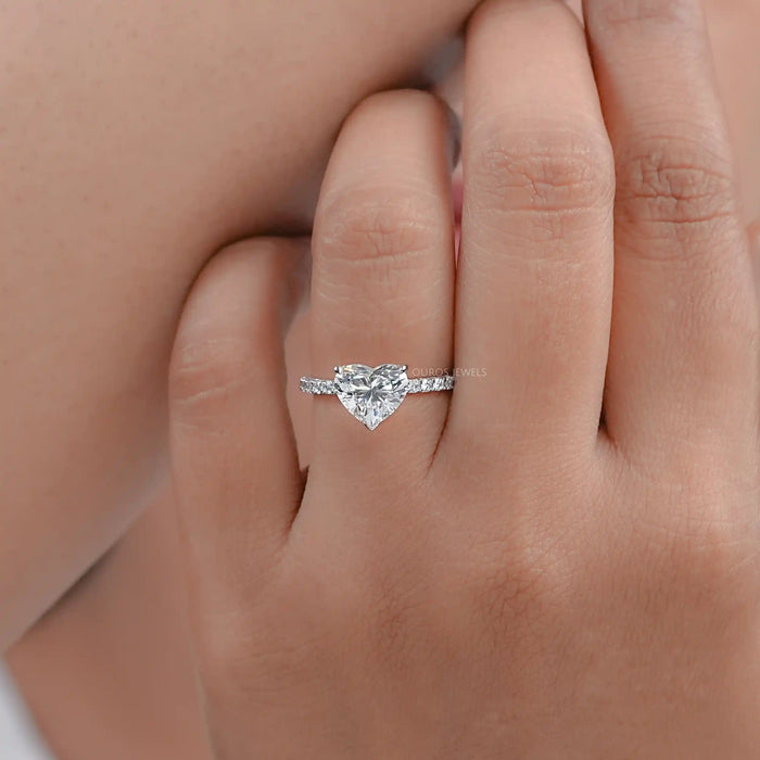 Bague de fiançailles avec solitaire en diamant en forme de cœur