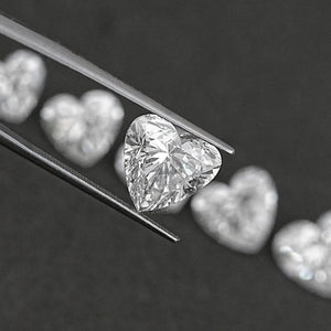 Diamant de laboratoire taillé en cœur - Certifié IGI