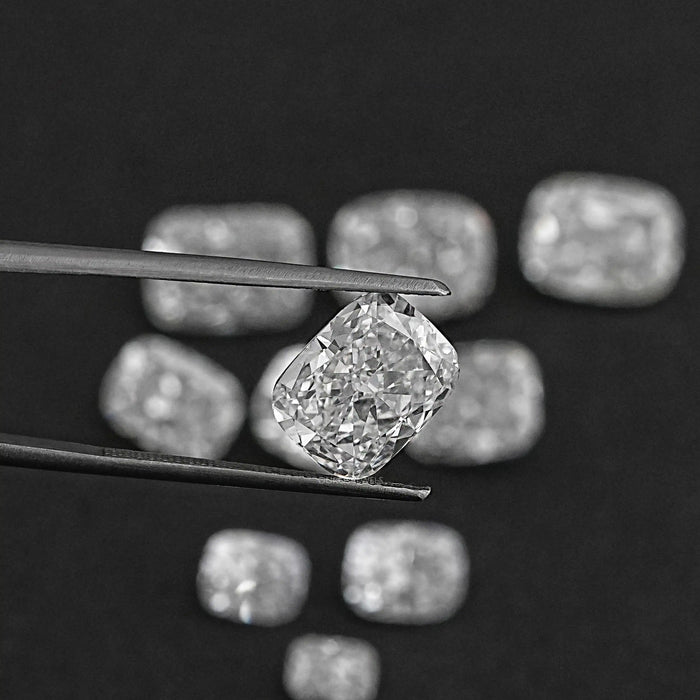 Diamant de laboratoire à coupe coussin allongée certifié IGI