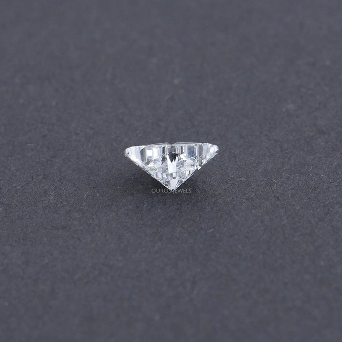 Diamant de laboratoire de forme antique à taille de taureau