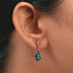 Women wearing kite cut drop earring 