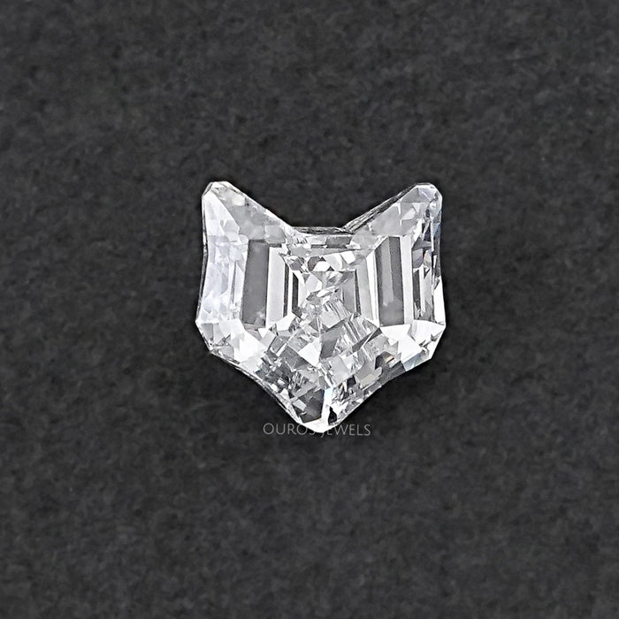 Diamant de laboratoire taillé en forme de tête de chat de forme antique 