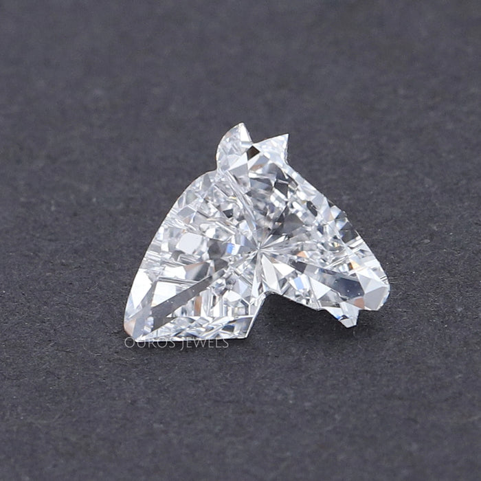 Diamant taillé en forme de tête de cheval unique