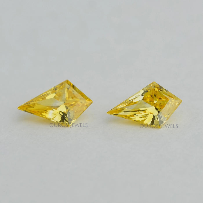 Paire assortie de diamants de laboratoire taille cerf-volant jaune