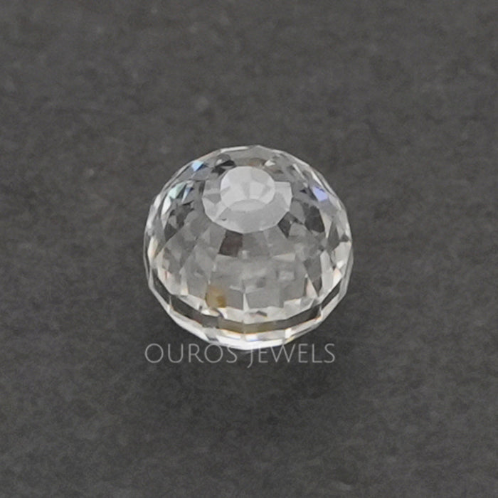 Diamant de laboratoire taillé en perle antique