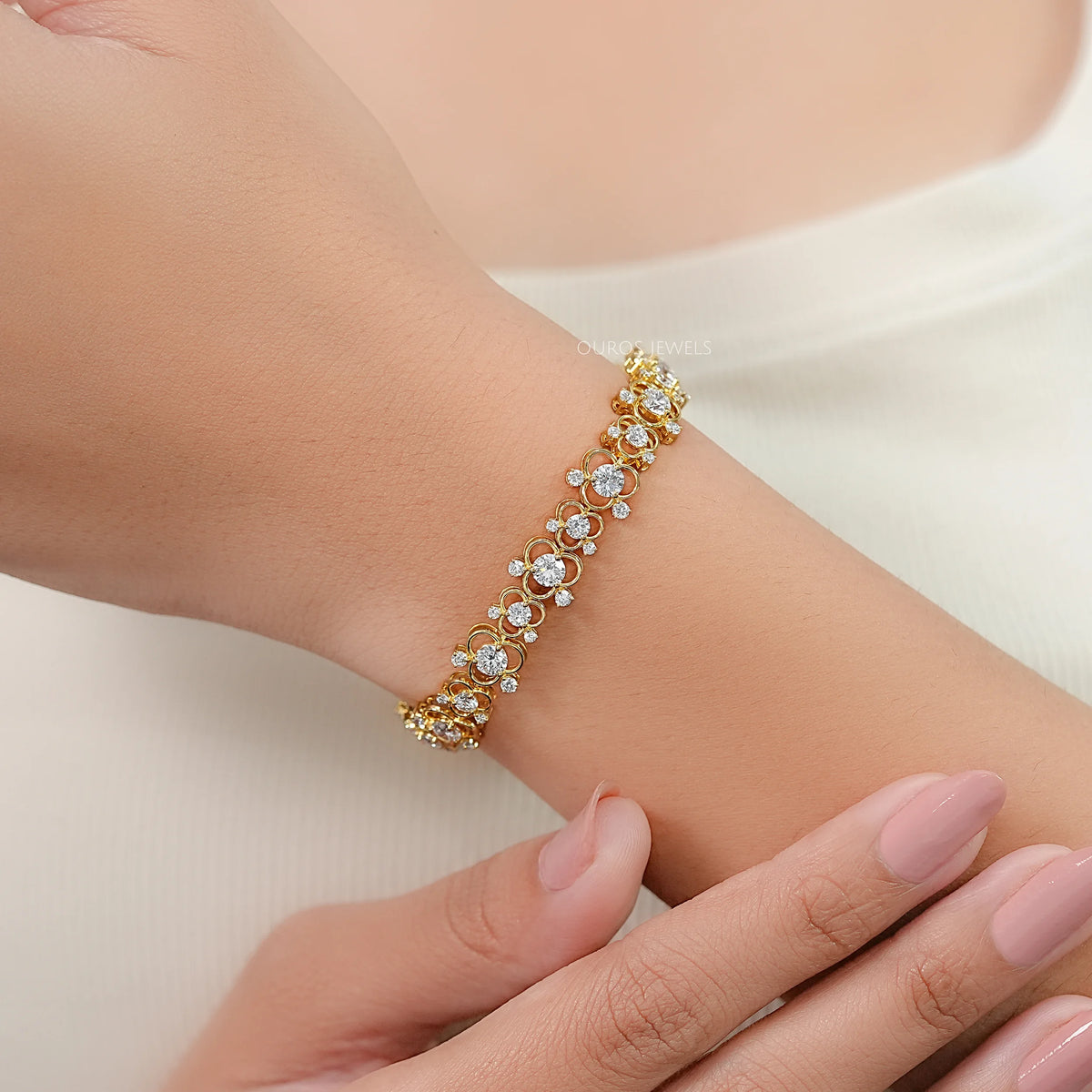Round Lab Diamond Clover Floral Bracelet Bracelet