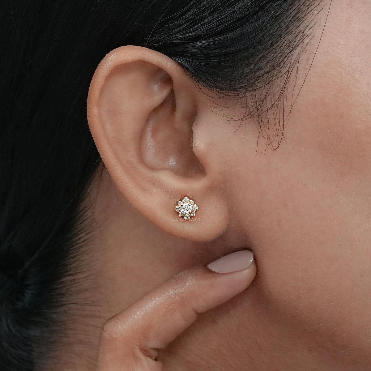Round Lab Grown Cluster Diamond Studs Earring