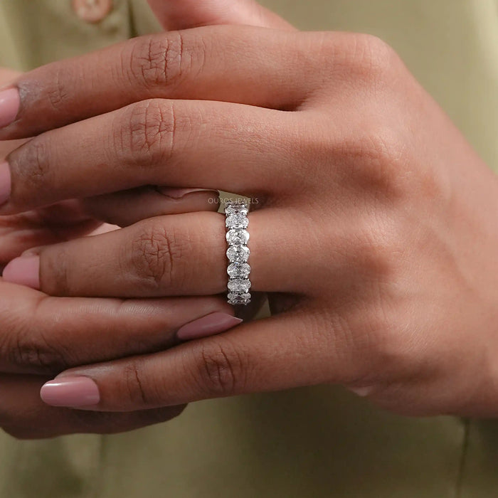 Alliance de mariage éternité avec diamants de laboratoire ovales