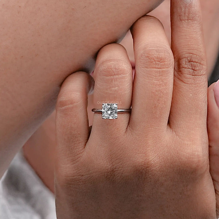 Bague solitaire en diamant de laboratoire taille princesse de 3,00 carats