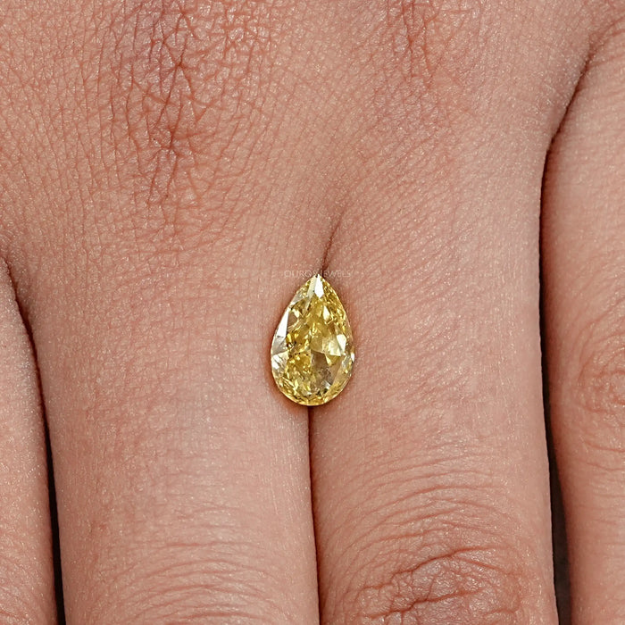 Diamant de laboratoire taille poire jaune 