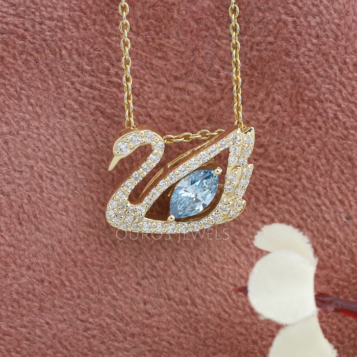 Collier cygne en diamant taille marquise bleu clair