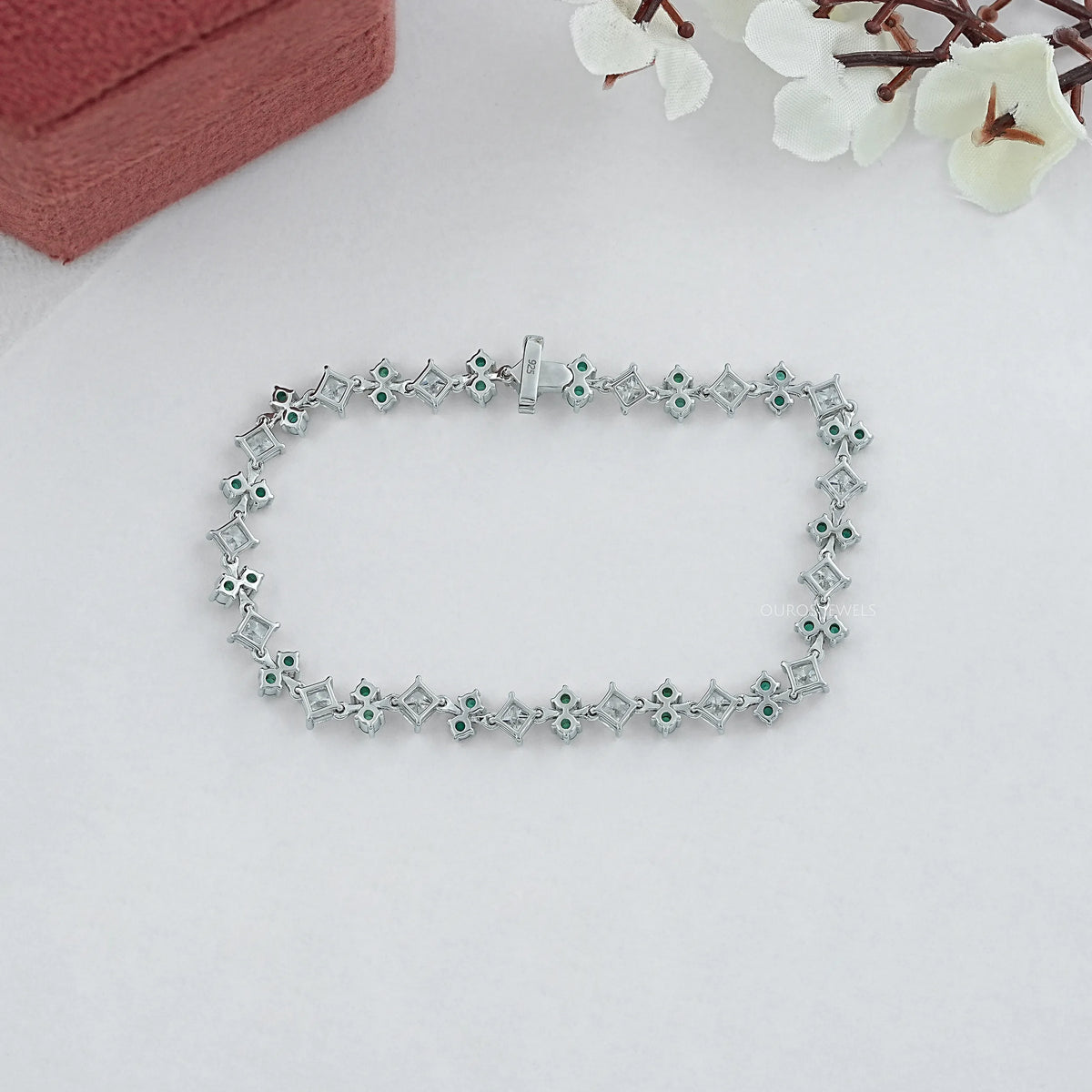 Bracelet à trois pierres rondes en saphir