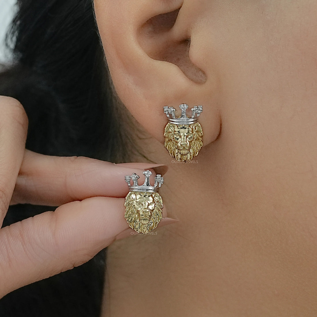 Lion King Shape Round Diamond Stud Earrings Earring