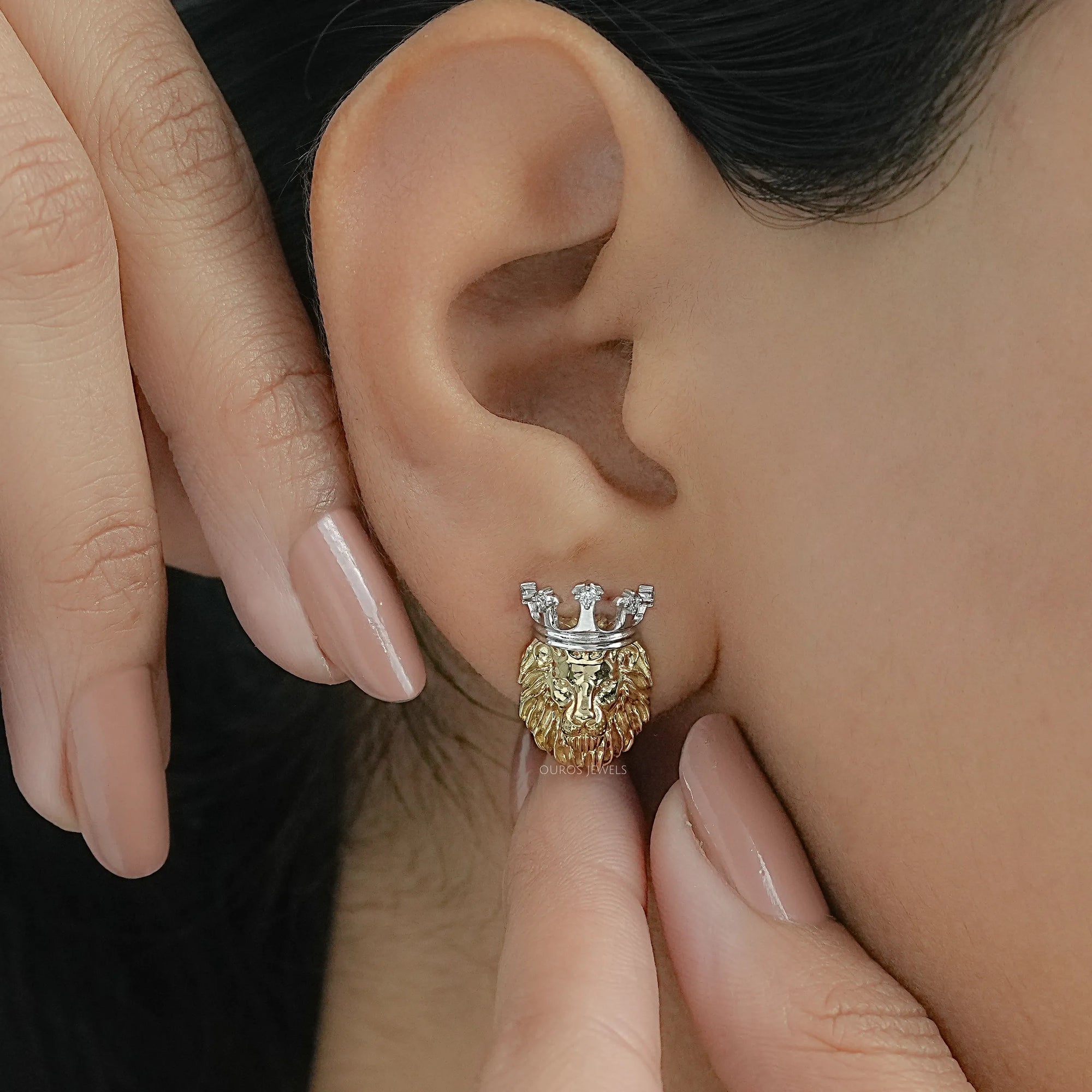 Lion King Shape Round Diamond Stud Earrings Earring