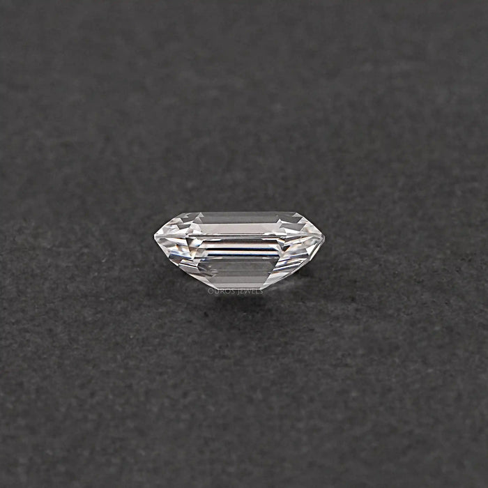 Diamant de laboratoire de forme émeraude à taille ancienne 