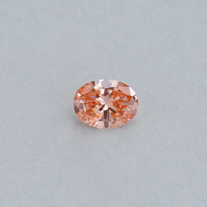 Diamant de laboratoire taille ovale rose vif de 0,82 carat