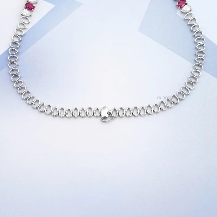 Collier avec pierres précieuses rubis et diamants de laboratoire