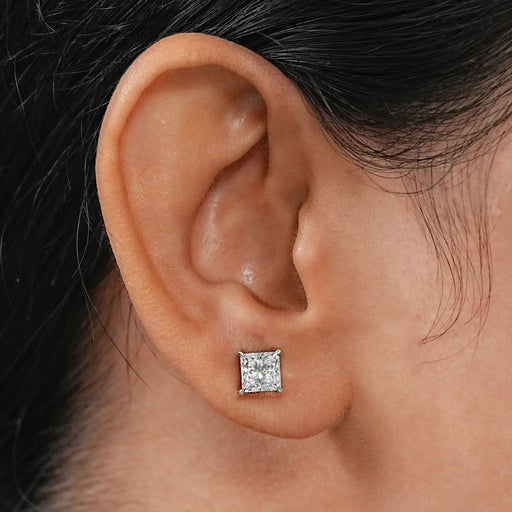 Clou d'oreille en diamant de laboratoire taille princesse