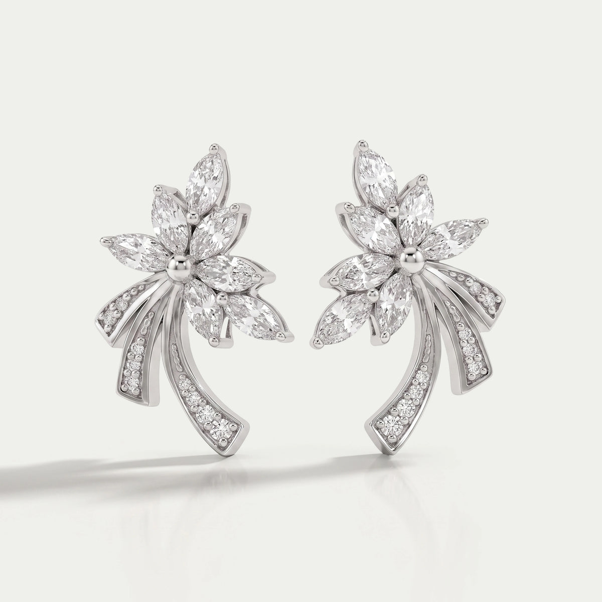 Boucles d'oreilles en grappe de diamants taille marquise