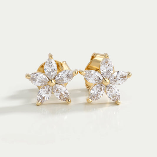 Boucle d'oreille en forme de marquise avec diamants