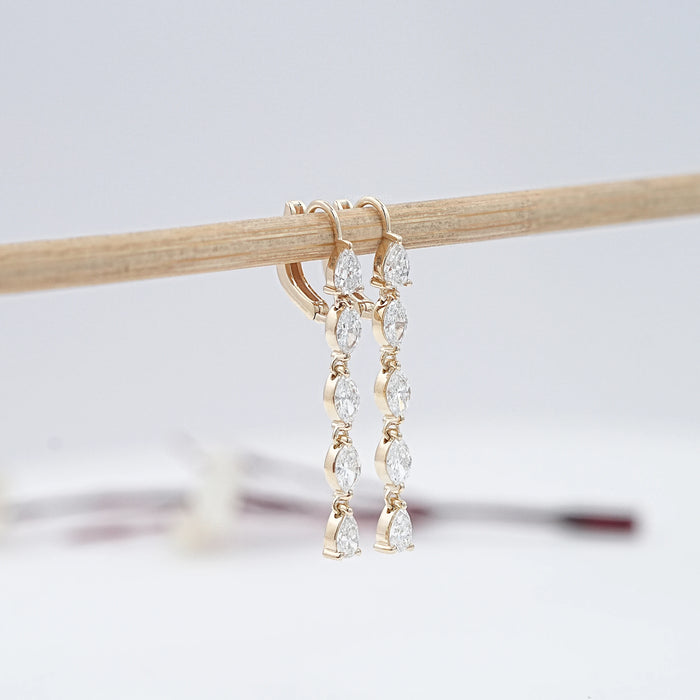 Boucles d'oreilles pendantes avec diamants de laboratoire taille poire et marquise