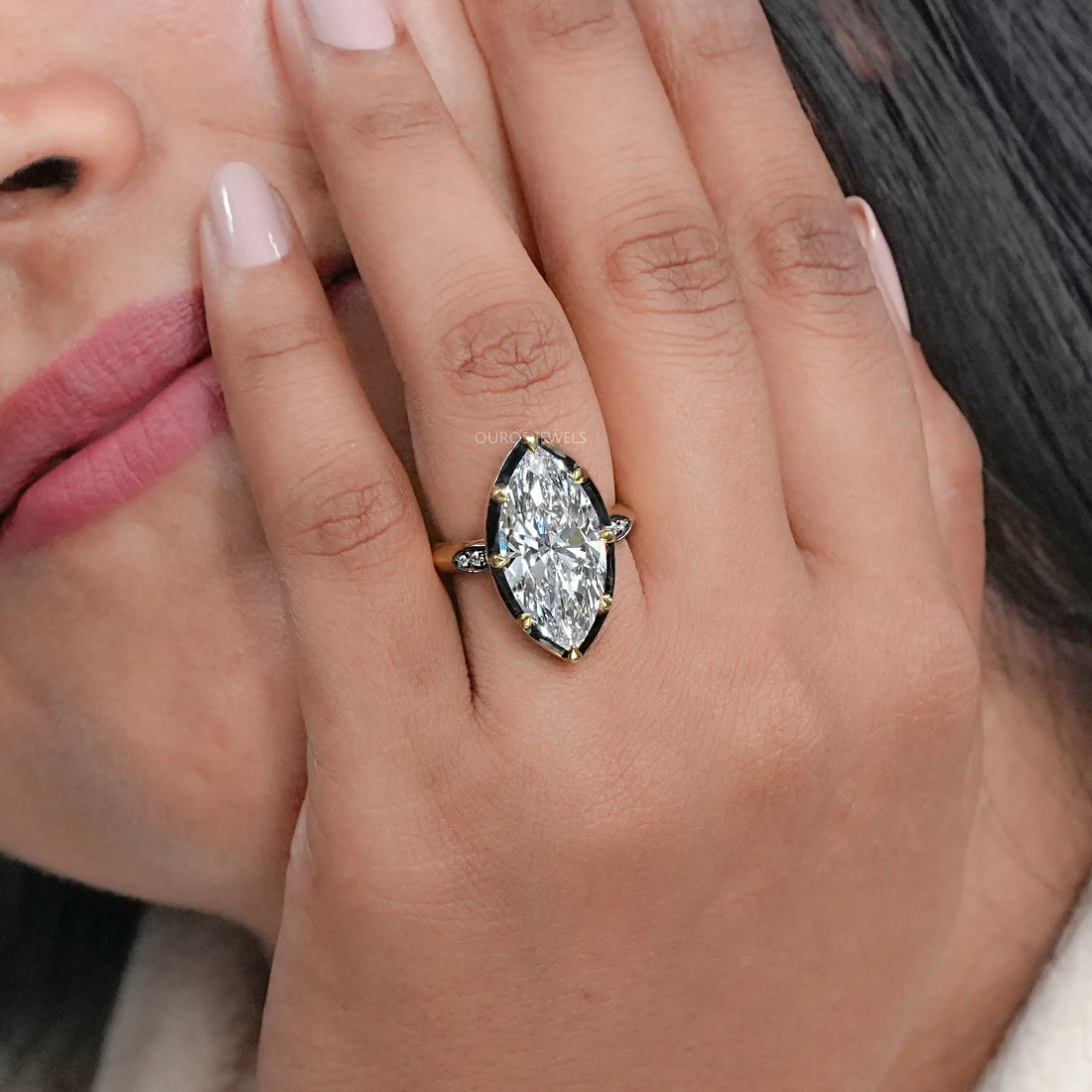 Meryl Streep Golden Globes Awards - Marquise Diamond Ring