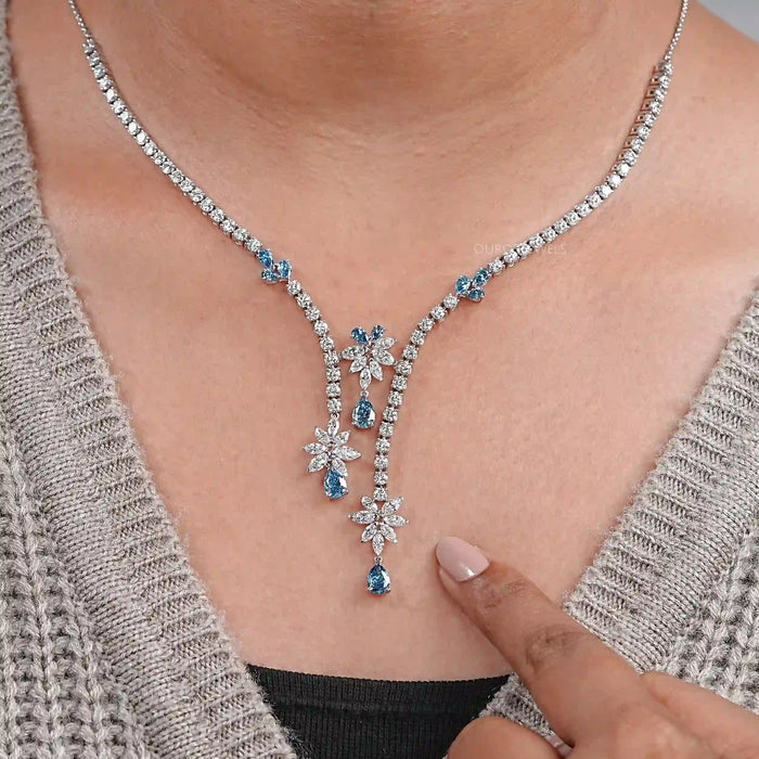 Collier avec diamants de laboratoire et diamants en forme de poire bleue