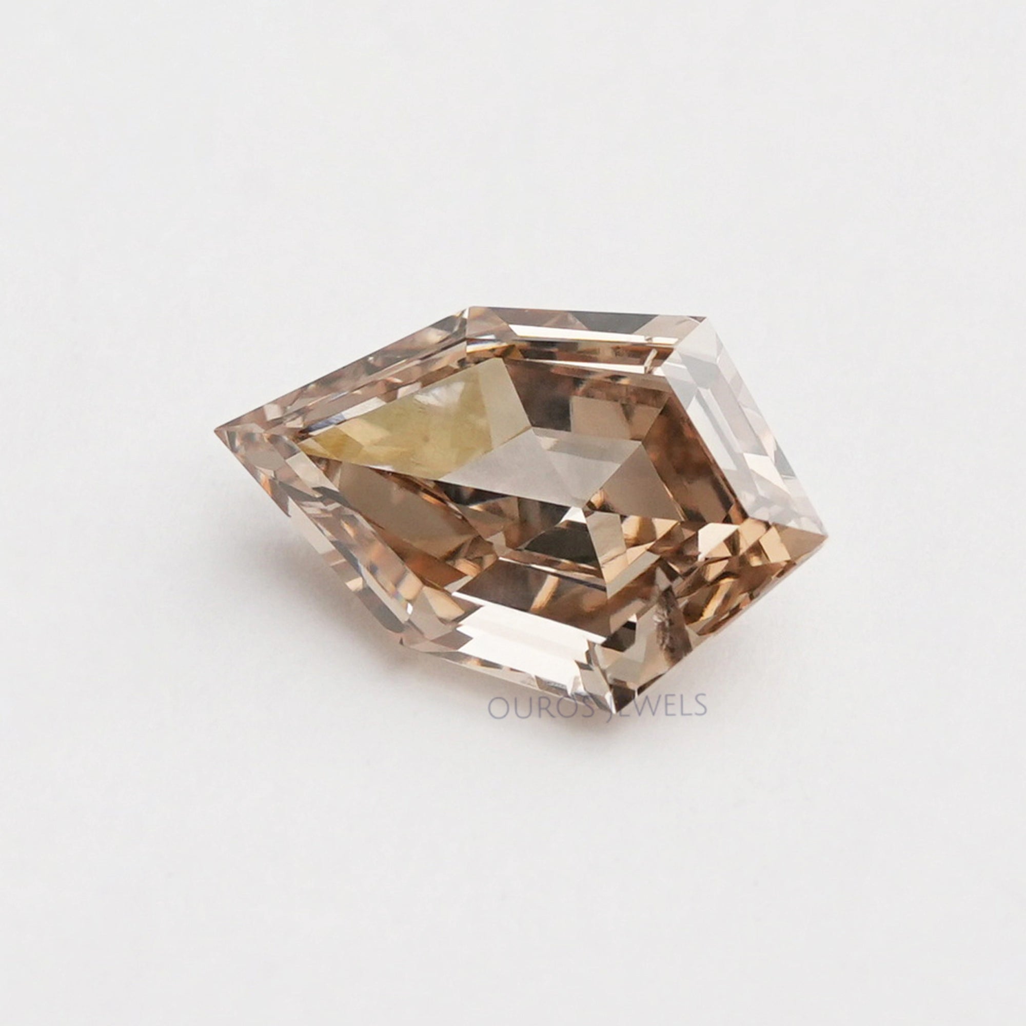 Diamant rare et raffiné de couleur Haute Joaillerie Diamant rare et raffiné de couleur Haute Joaillerie