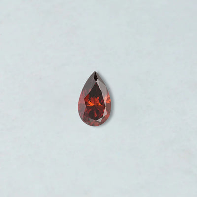 Diamant de laboratoire rouge taille poire en vrac