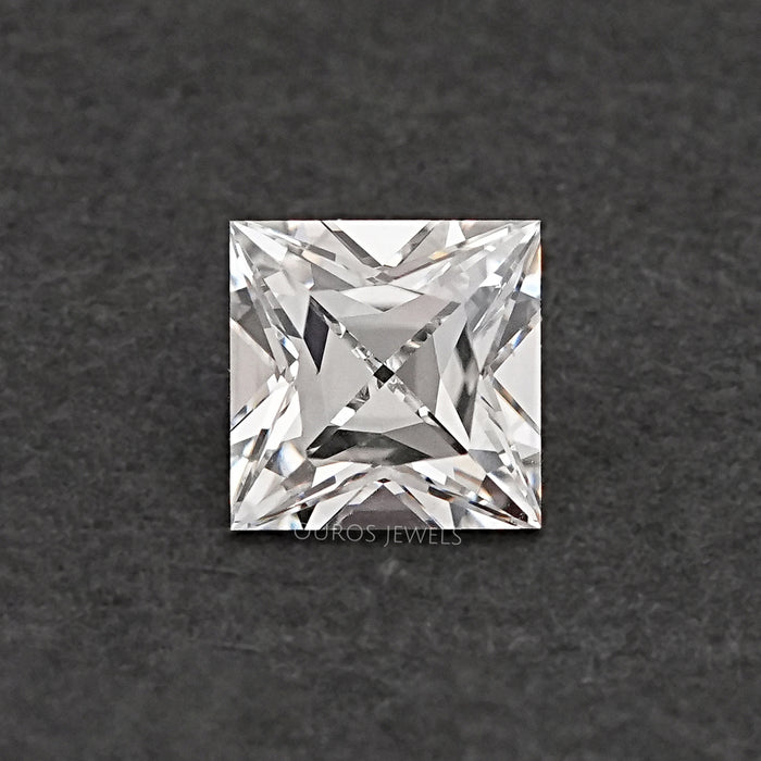 Diamant de laboratoire à taille carrée française 
