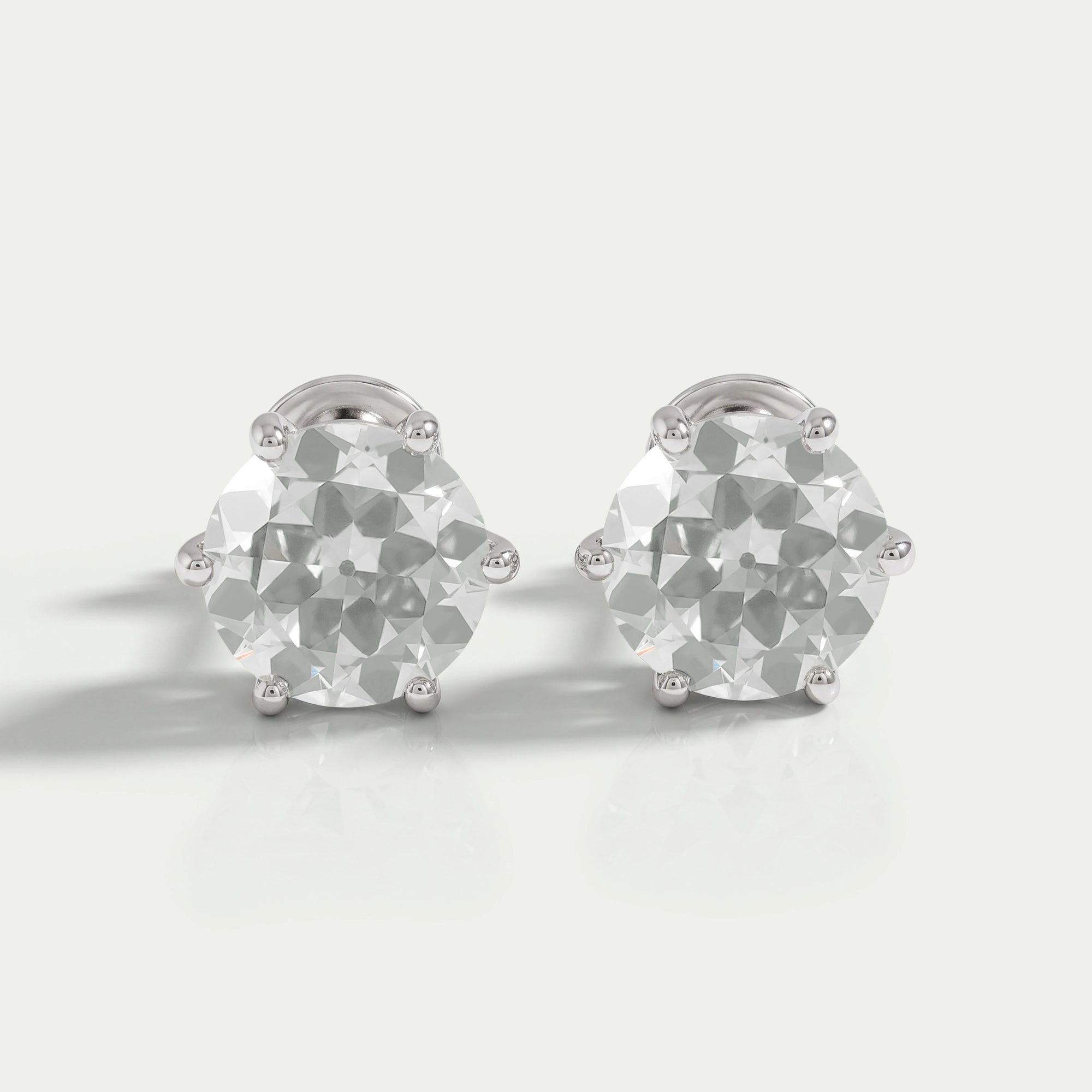 Clous d'oreilles à diamants ronds européens anciens