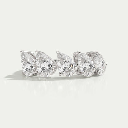 Bague délicate avec cinq diamants cultivés en laboratoire et taille poire
