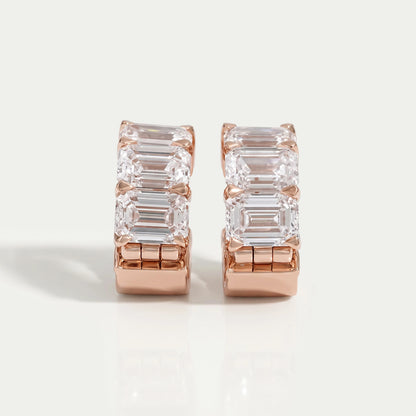 Boucles d'oreilles Huggies en émeraude taillée en laboratoire